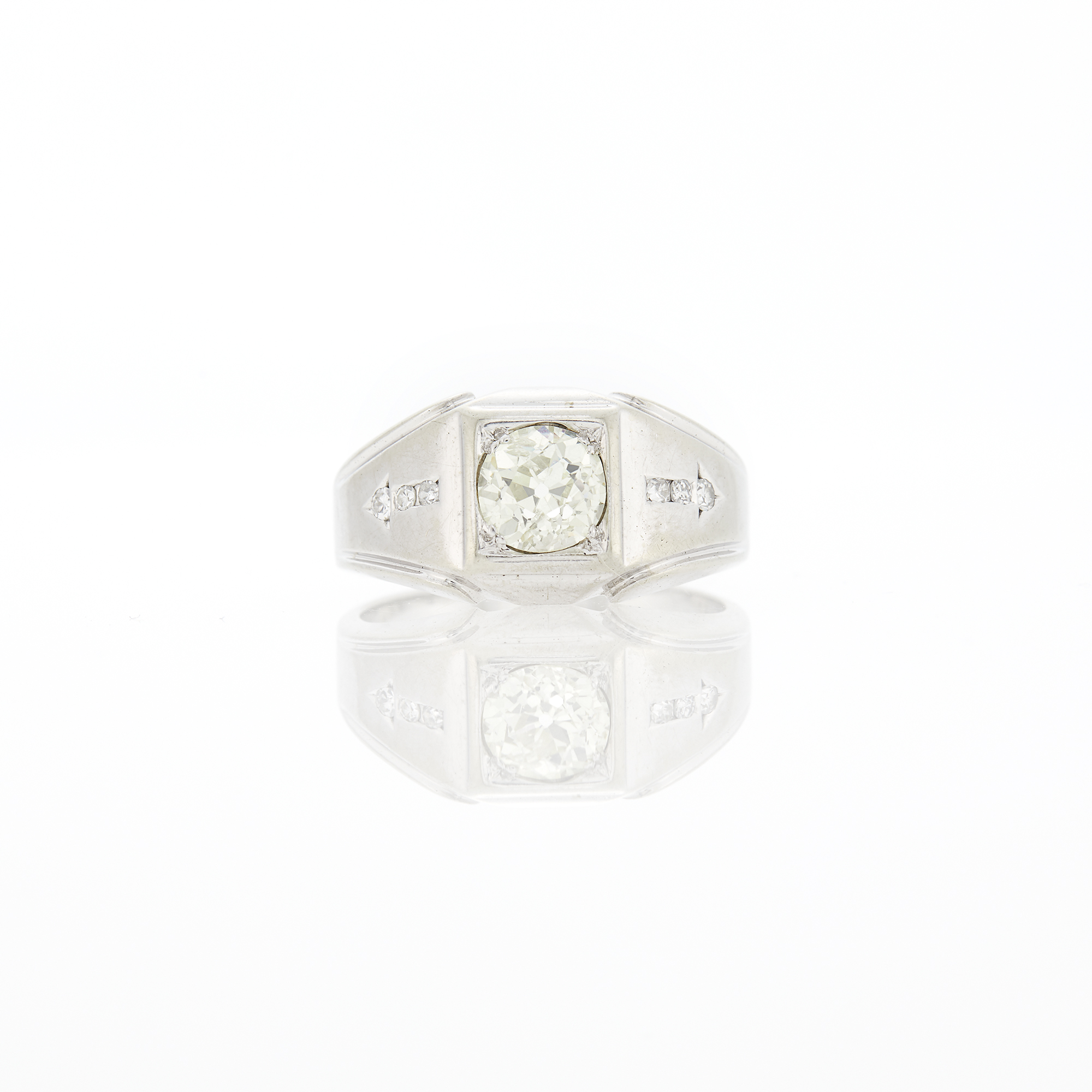 Lot image - Gentlemans White Gold and Diamond Ring