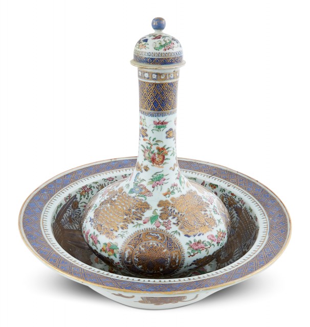 A Rare and Unusual Chinese Export Islamic-Style Bottle Vase and Basin