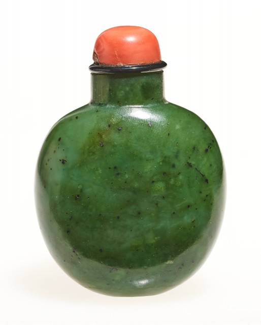 A Chinese Spinach Jade Snuff Bottle