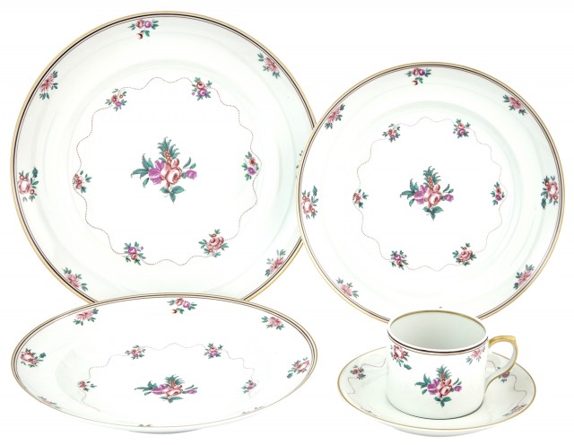 Mottahedeh Famille Rose Style Porcelain Dinner Service