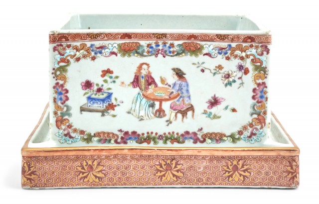 A Chinese Enameled Porcelain Box