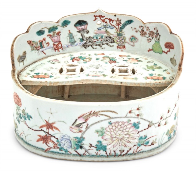 A Chinese Enameled Porcelain Container