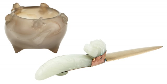 Carved Brown and Cream Agate Brushwasher