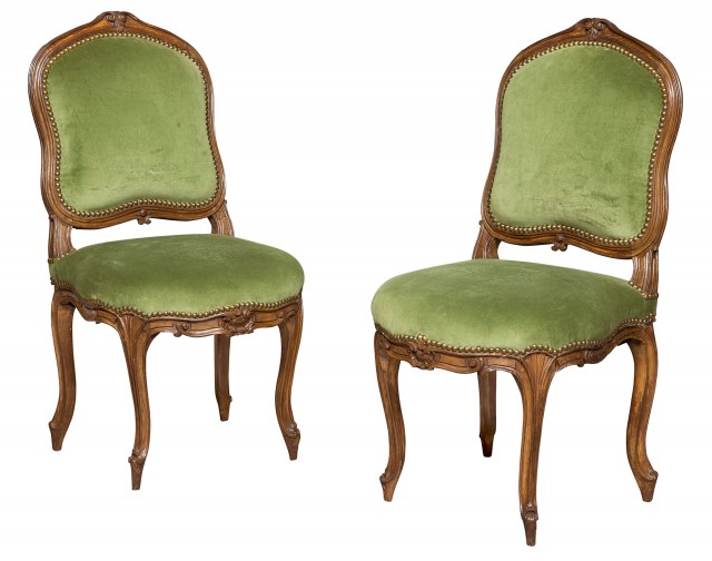Pair of Louis XV Carved Beechwood Chaises à la Reine