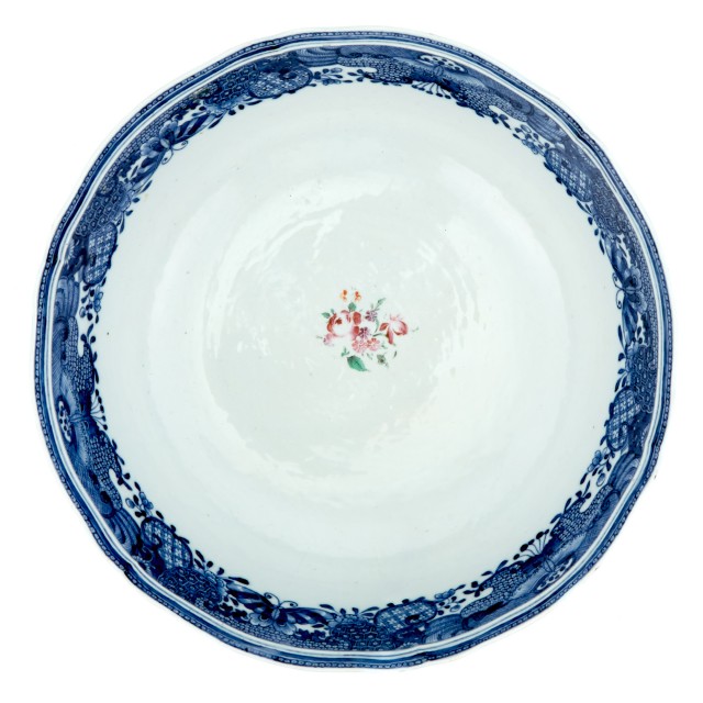 An Assembled Group of Chinese Export Porcelain Serving Articles