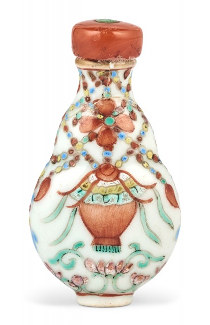 A Chinese Enameled Porcelain Double Gourd Snuff Bottle