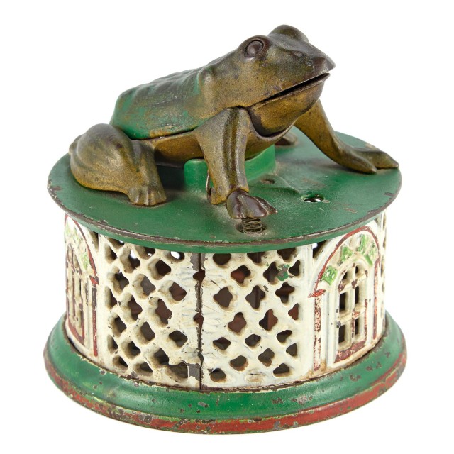 Frog on Round Base with Lattice Work