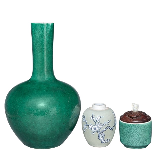 Group of Three Chinese Porcelain Items