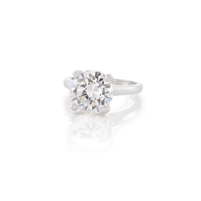 Platinum and Diamond Ring, Round diamond approx. 4.10 cts.  G color, VVS1 clarity, Potential.