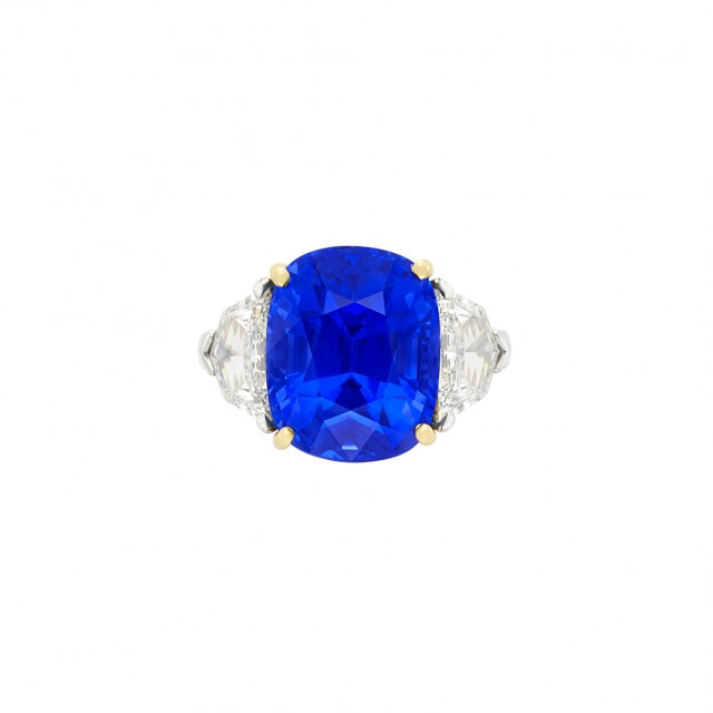 Sapphire approx. 13.71 carats. Lot 302