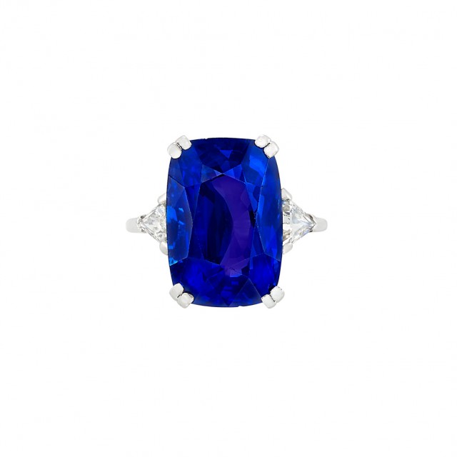 Sapphire approx. 14.92 carats. Lot 374