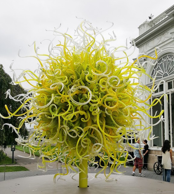 Sol del Citròn, 2014, blown glass and steel