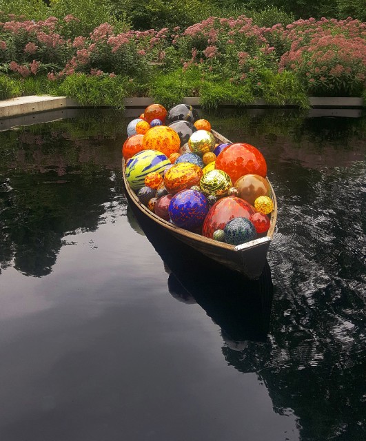 Float Boat, 2014, blown glass and wood boat