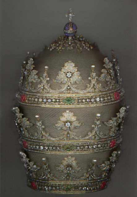Tiara of Pius IX (r. 1846–78), 1854. German and Spanish. Courtesy of the Collection of the Office of Liturgical Celebrations of the Supreme Pontiff, Papal Sacristy, Vatican City. Digital composite scan by Katerina Jebb.