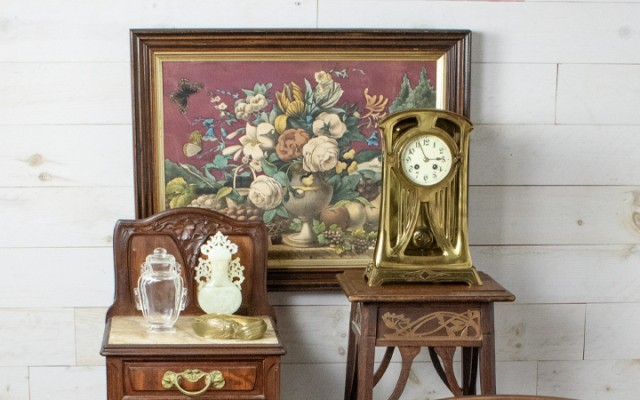 Shopping at Hayloft Auctions!