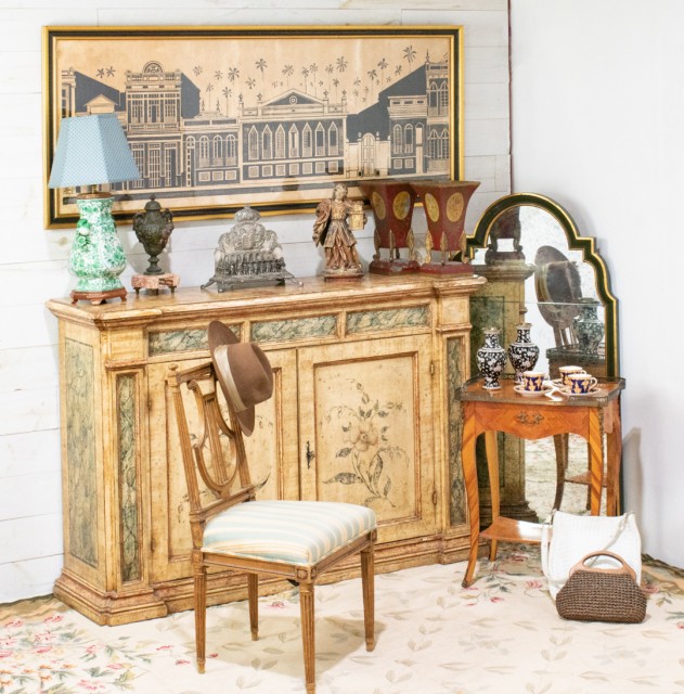 Shopping at Hayloft Auctions!