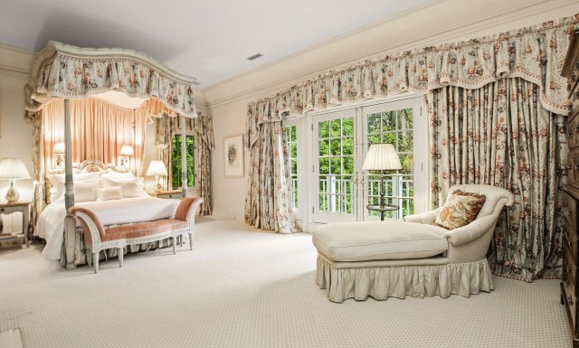 A Greenwich, CT House Decorated by David Easton